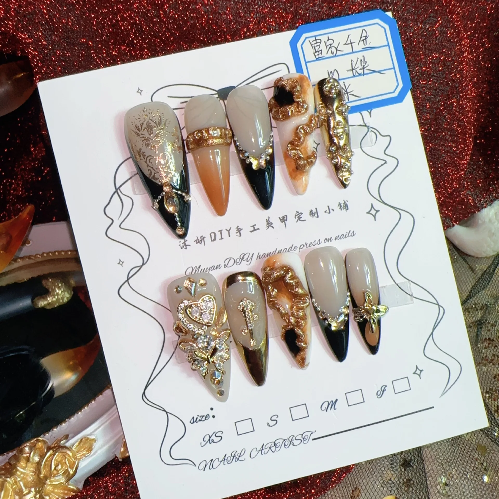 مجموعة أظافر فاخرة للسيدات الغنية، أظافر صناعية من الراتنج مع أنماط منقوشة ثلاثية الأبعاد وإكسسوارات ذهبية، مقاس دقيق، رائعة لـ