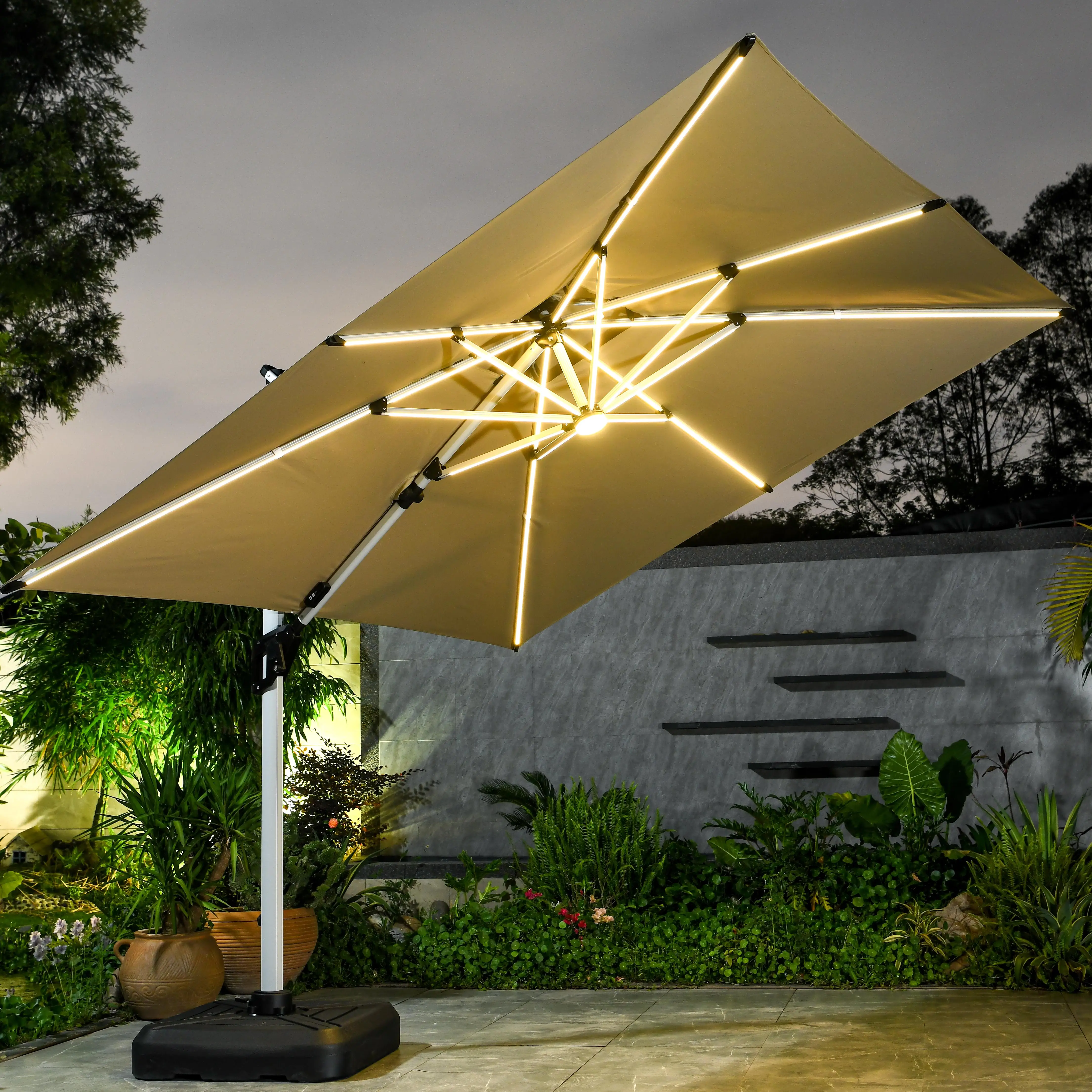 Solar Fiberglass 360 Degree Rotatable Cantilever Parasol Waterproof Outdoor Patio Umbrella For Garden Beach Hotel