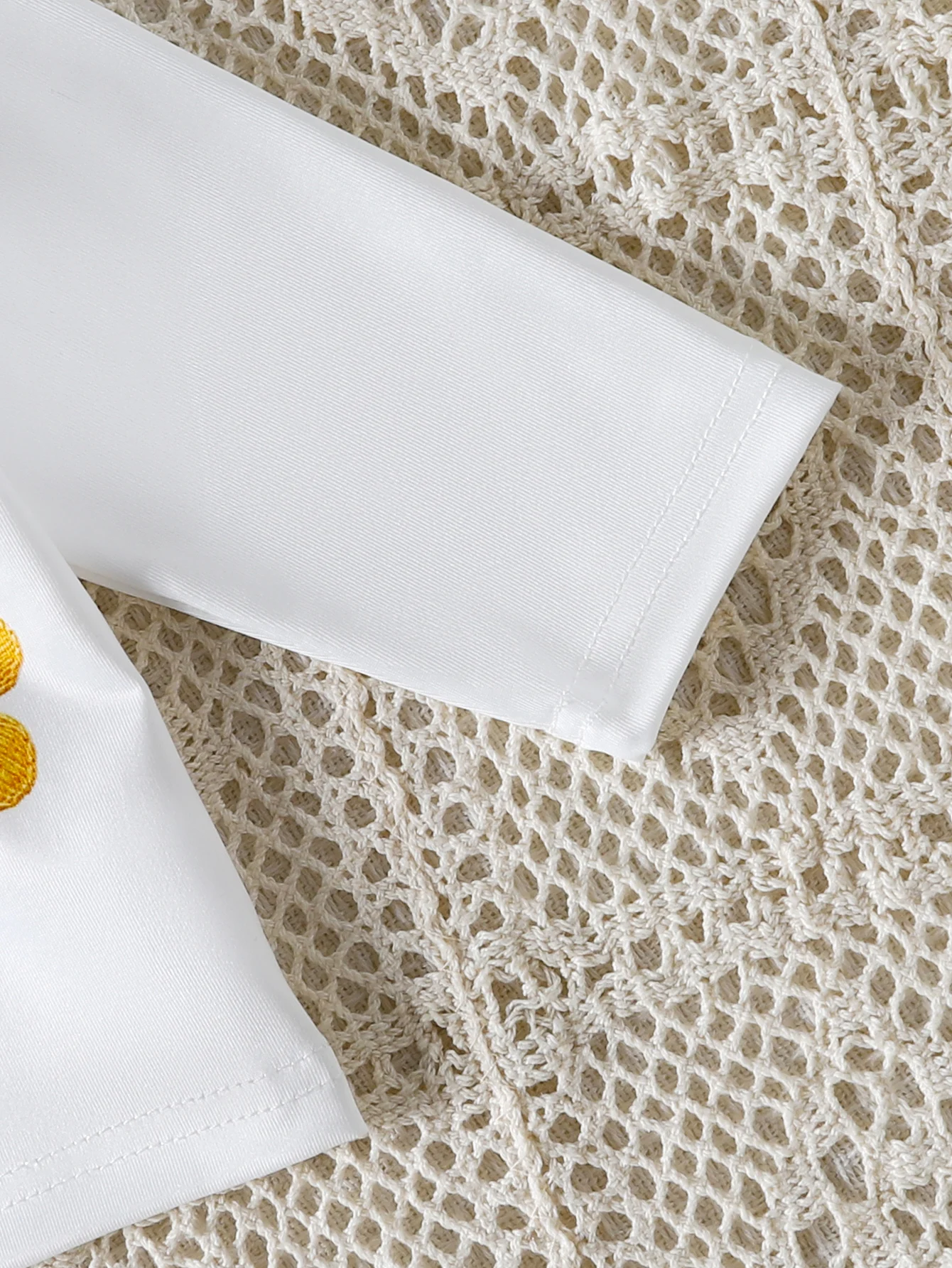Blumendekorationsset für Kinder, frischer, lustiger Stil, langärmliges Oberteil mit 3D-Blumen-Schlaghose und Loch-Aufkleber-Design – Detail 8