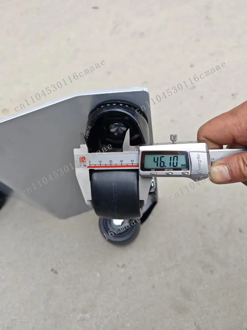 Single pallet truck, capable of carrying 1 ton of vehicles, using 5mm patterned steel plate.
