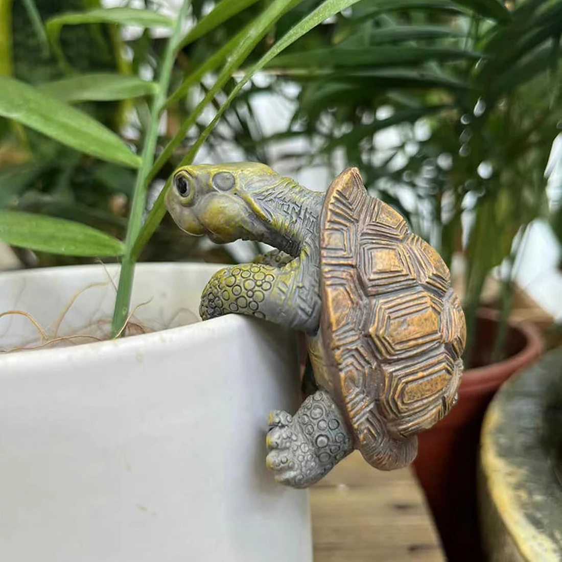 Cute Tortoise Flower Pot Huggers Climbing Animal Figurines Plant Pot Hanger Flower Pot Decoration Hanging Turtle Fish Tank Decor