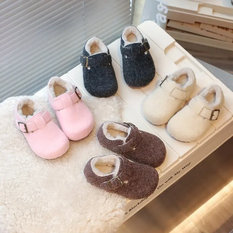 

Детские туфли на плоской подошве, замшевые зимние детские мокасины, нескользящая мягкая подошва, новинка 2025, кожаная обувь для мальчиков и девочек, теплая модная обувь в стиле ретро