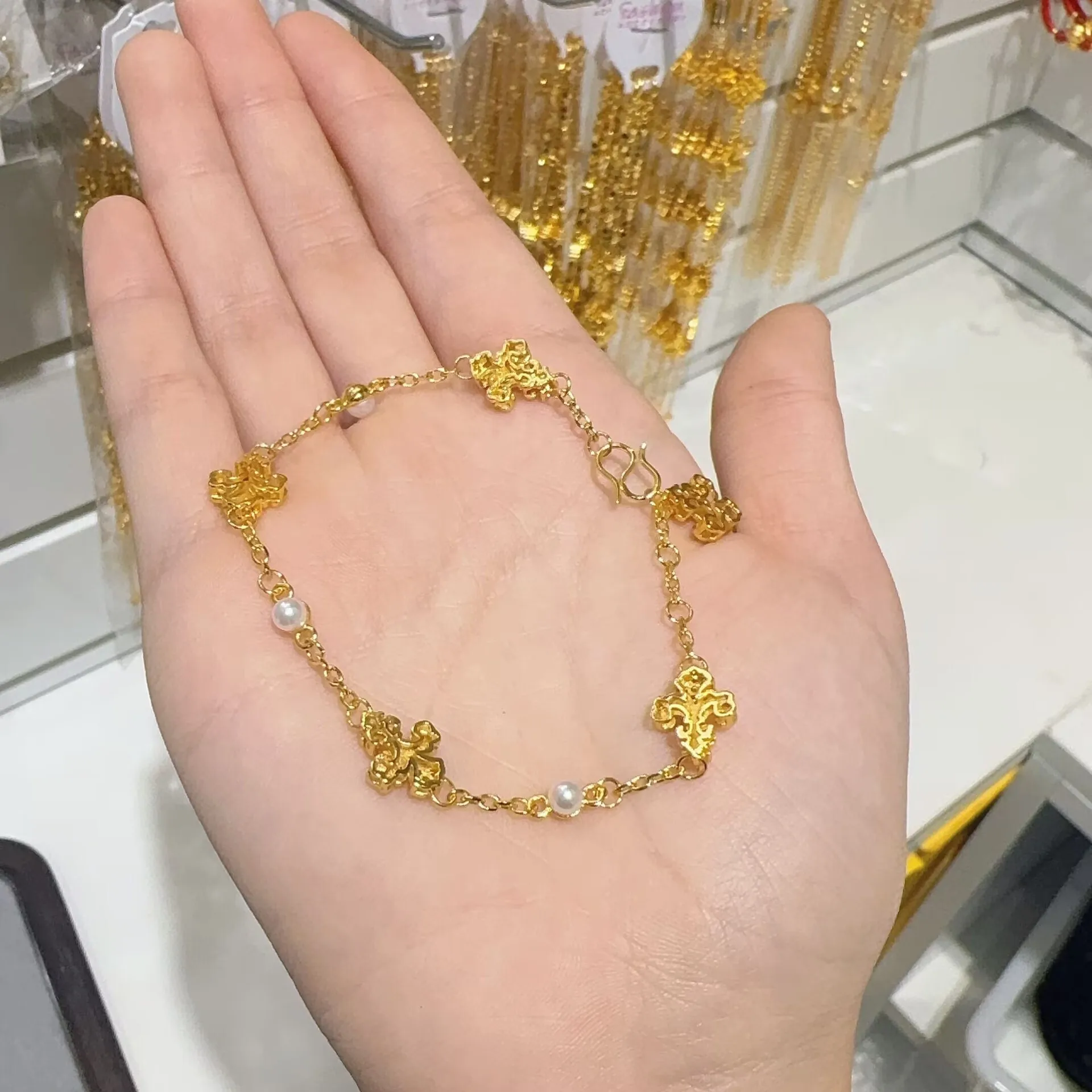 

Plated Real Gold Color Retention This Same Sand Gold Pearl Iris Bracelet Exudes Court Style Elegance And High End Girls Gift