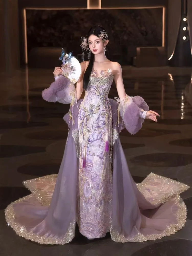 

New Chinese-style engagement dress for the a style wedding with train tail woman getting married