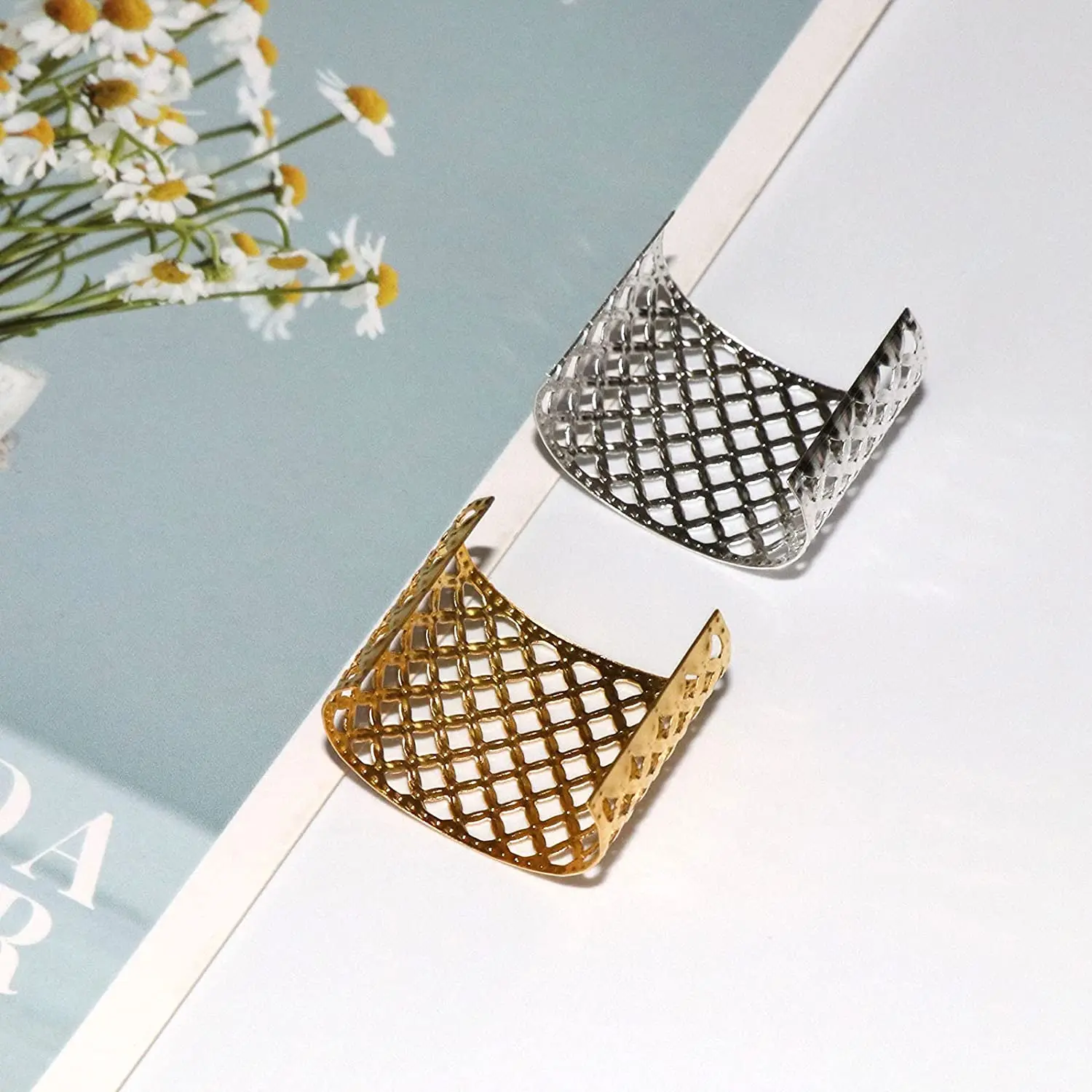 30 ชิ้น/ล็อต Dreadlocks ลูกปัดโลหะ Dread Golden และ Silver แหวนผมล็อคโลหะ Cuffs ตกแต่งผม Braiding ผมเครื่องประดับ