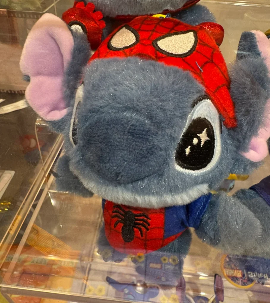 En Stock, juguetes calientes genuinos, Stitch Cosbi, la más quiere convertirse en serie, caja ciega, llavero con colgante de superhéroe, regalo para niños y niñas