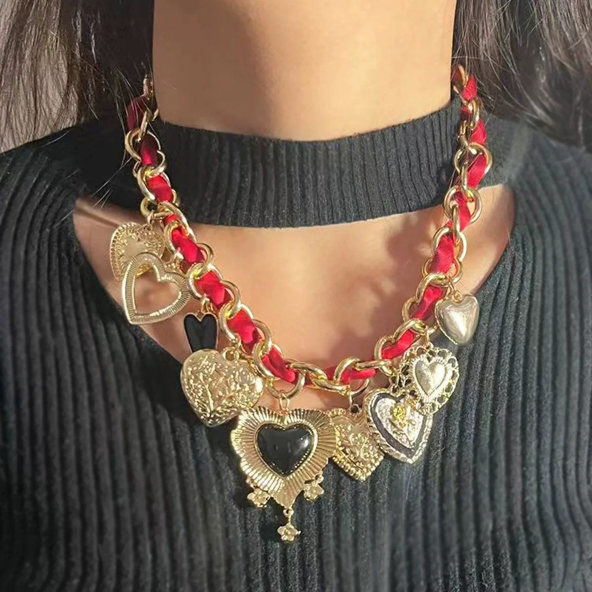 HUANZHI Vintage Multiple Rose Heart Pendant Necklace Personalized Trend Punk Charms Jewelry for Women Men New