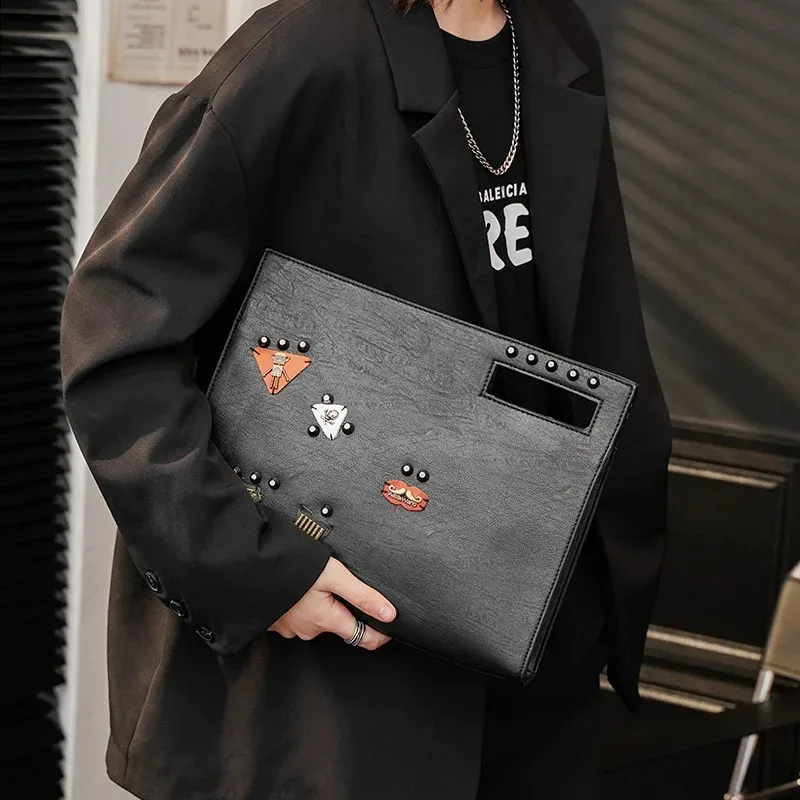 

Rivet Badge Men Clutches Bags Fashion Luxury PU Leather Clutch Bag Handbags with Shoulder Strap Hand Bags Crossbody Bags Clutch