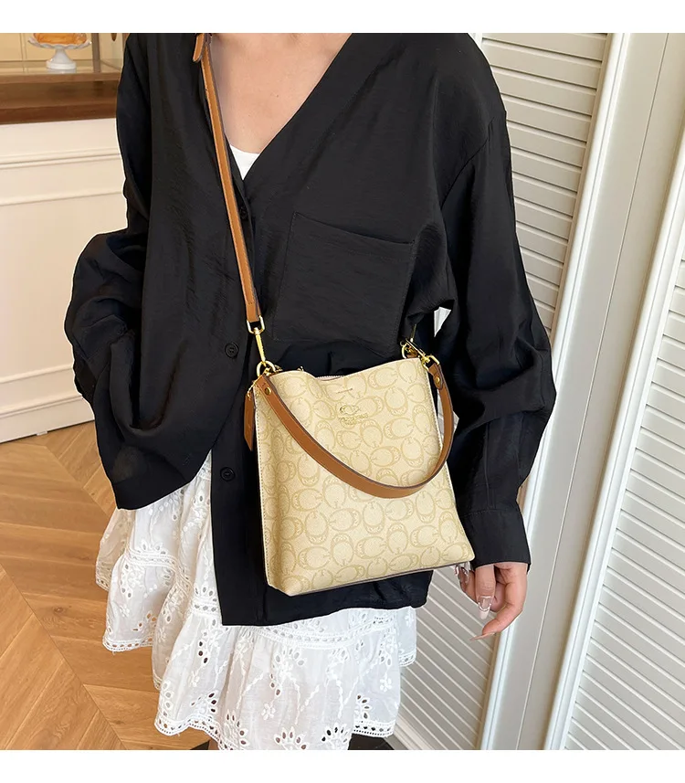 Trendy bucket crossbody tas 2025, nieuw voor dames, modieuze schoudertas met retroprint, lichtgewicht draagtas voor dagelijks gebruik