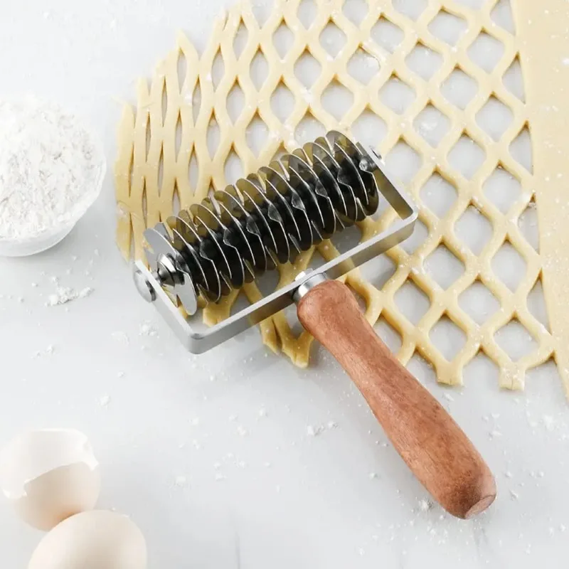 Stainless Steel Wheel Pizza Bread Needle Puncher Roller Pie Pastry Dough Roller With Wooden Handle For Baking Making Supplies