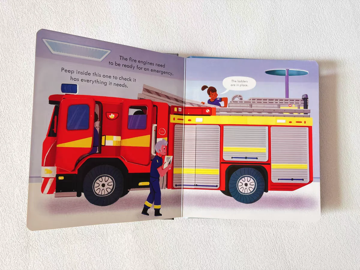 Usborne Peep Inside How A Fire Engine يعمل باللغة الإنجليزية تعلم رفرف كتاب صور تعليمي ثلاثية الأبعاد رفرف قراءة الصور