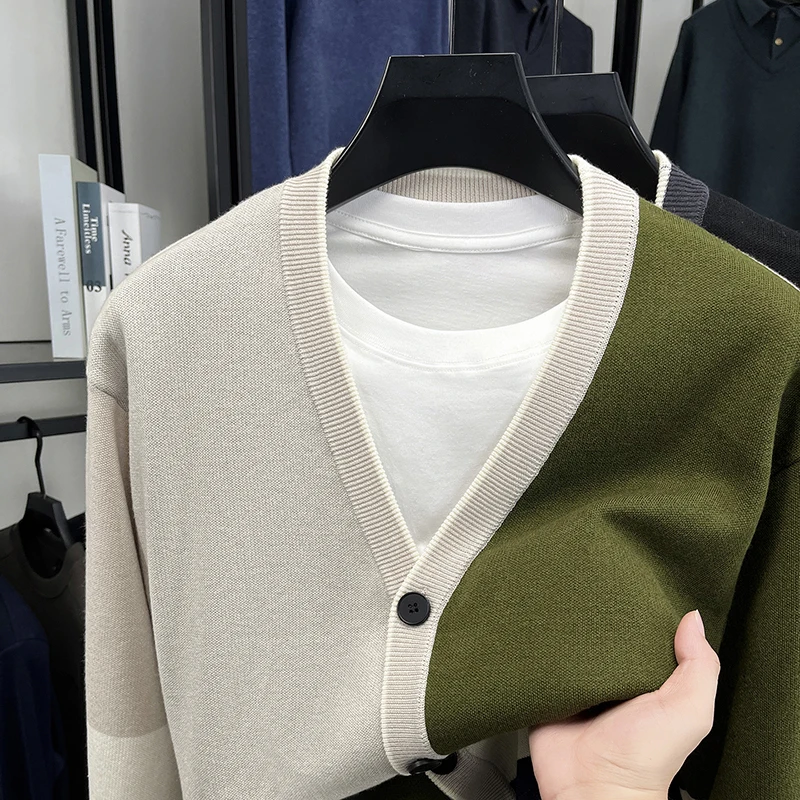 سترة رجالية محبوكة سترة كتلة اللون الخامس الرقبة زر أسفل الخريف الشتاء عارضة أزياء مريحة لينة الدافئة العصرية الرجال