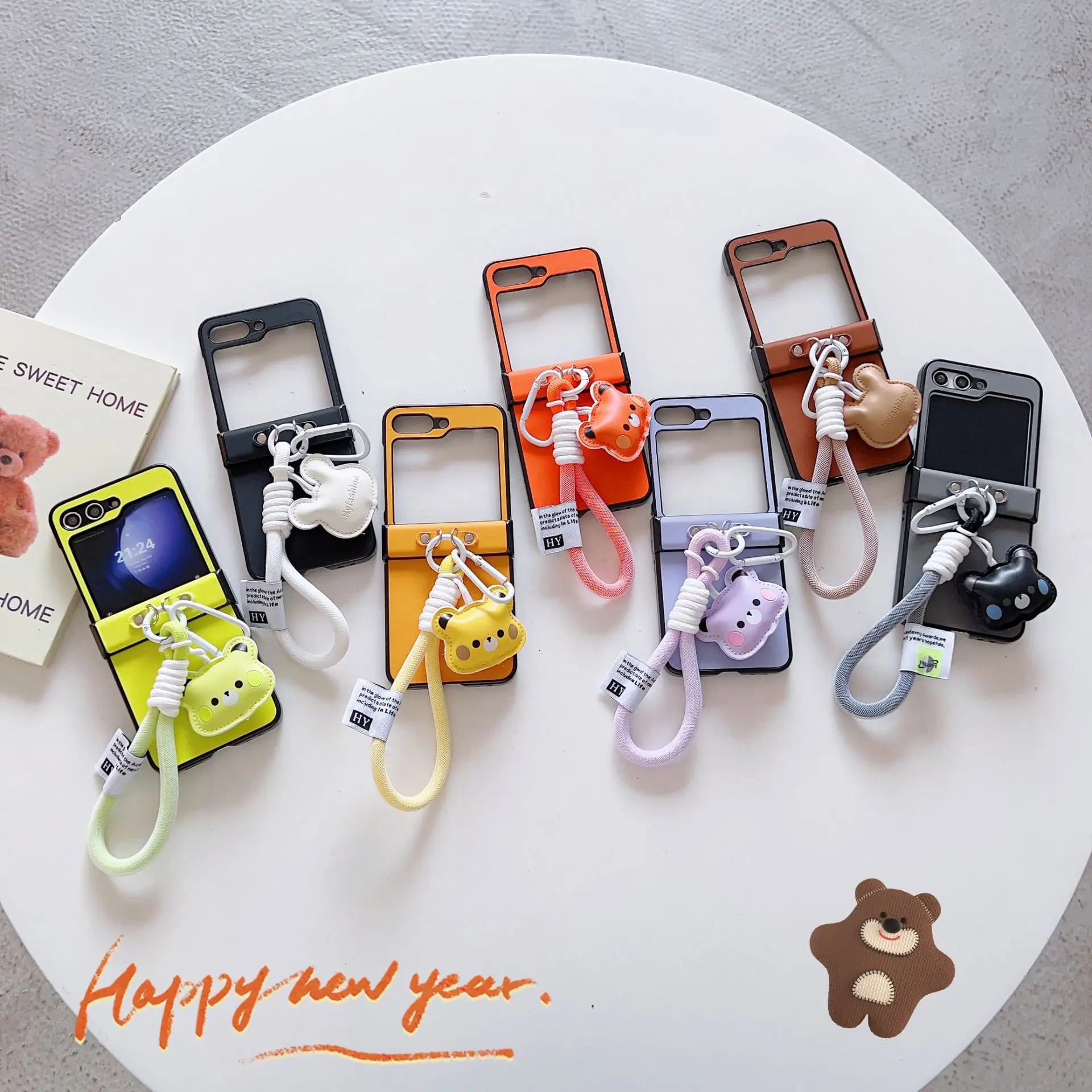 

PU Leather Bear Pendant Phone Case For Samsung Galaxy Z Flip 7 6 5 4 Protective Back Cover For ZFlip5 ZFlip6 ZFlip7 Case Shell