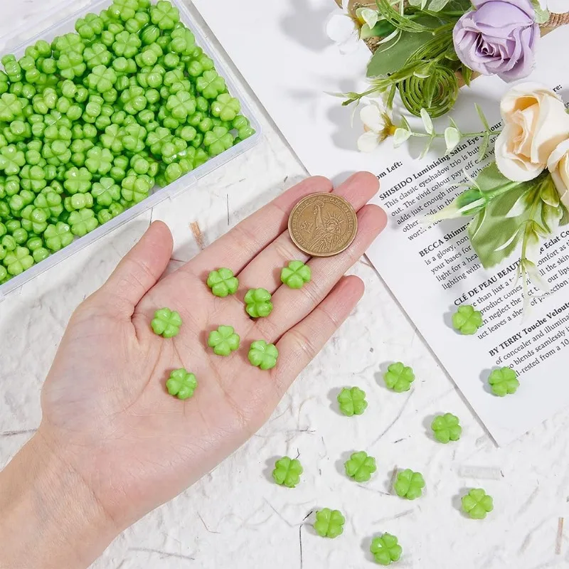 200Pcs Clover Bead Faceted Acrylic Clover Beads St. Patrick\'s Day Shamrock Opaque Acrylic Beads Small Four Leaf Clover Beads