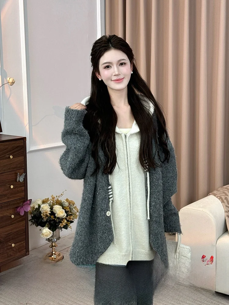 

Комплект из двух предметов LILI: свитер из верблюжьей шерсти и брюки. Повседневный, комфортный, модный весенний комплект для женщин.