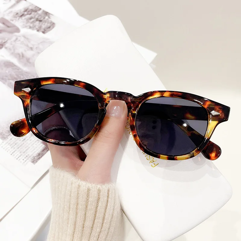 Vintage Fashion Shell Round Sunglasses Women Men 2024 Brand Design Retro Rivet Yellow Blue Lens Square Sun Glasses Female UV400