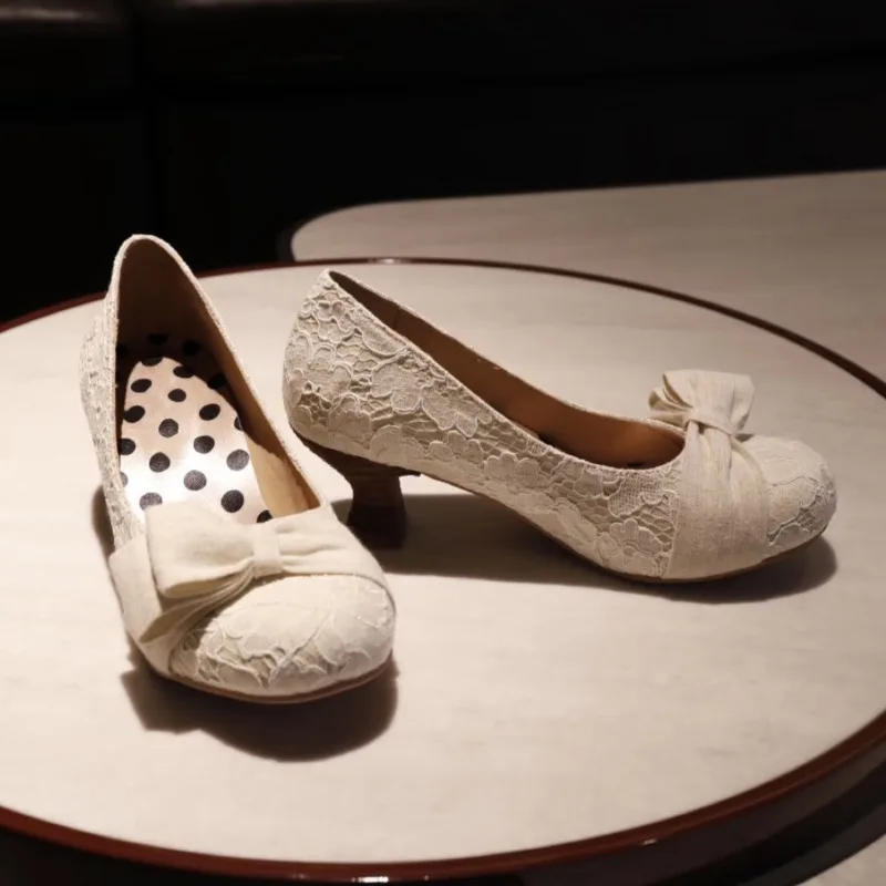 Womens Lace Kitten Heel Pumps Ivory Bow Decor Round Toe Shoes Vintage Elegant Bridal Wedding Office Daily Slip on Low Heel Shoes