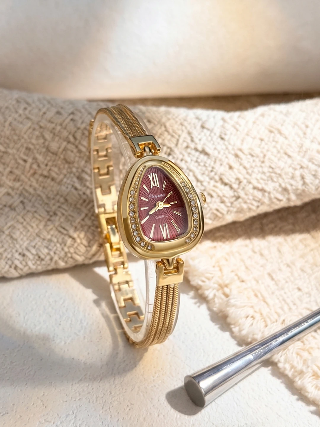 Vintage Chic Inlaid Diamond Tr - огляд і ціна Watch Triangle Luxury