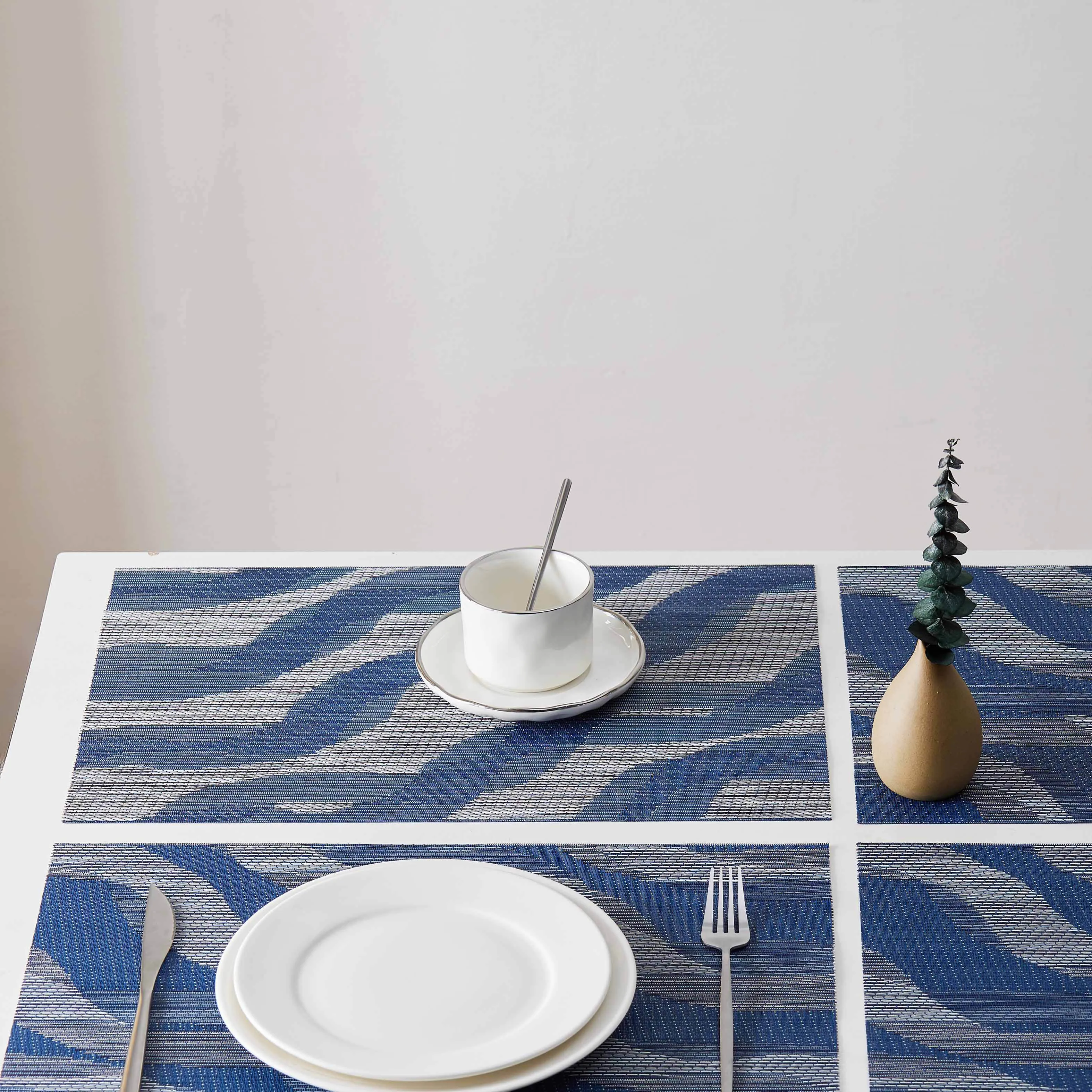 6er-Set Weihnachts-Tischsets, geflochtene, aus Vinyl gewebte Tischsets, waschbare, hitzebeständige Tischsets, Untersetzer für den Esstisch