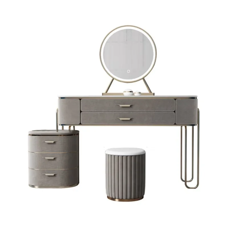 

Simple small apartment dressing table