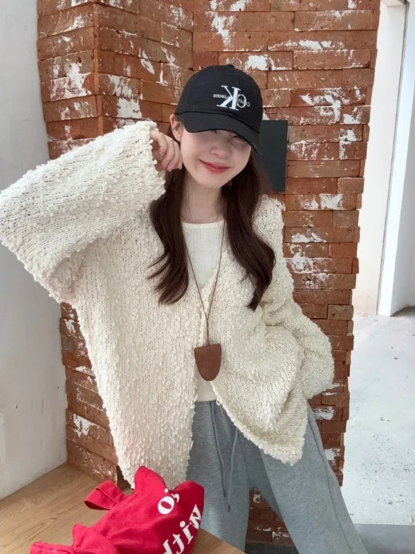 

Large Size Loose Knitted Sweater Coat V-Neck Texture Sensation Autumn New Style Lazy Fashion Women's Premium Quality Outerwear