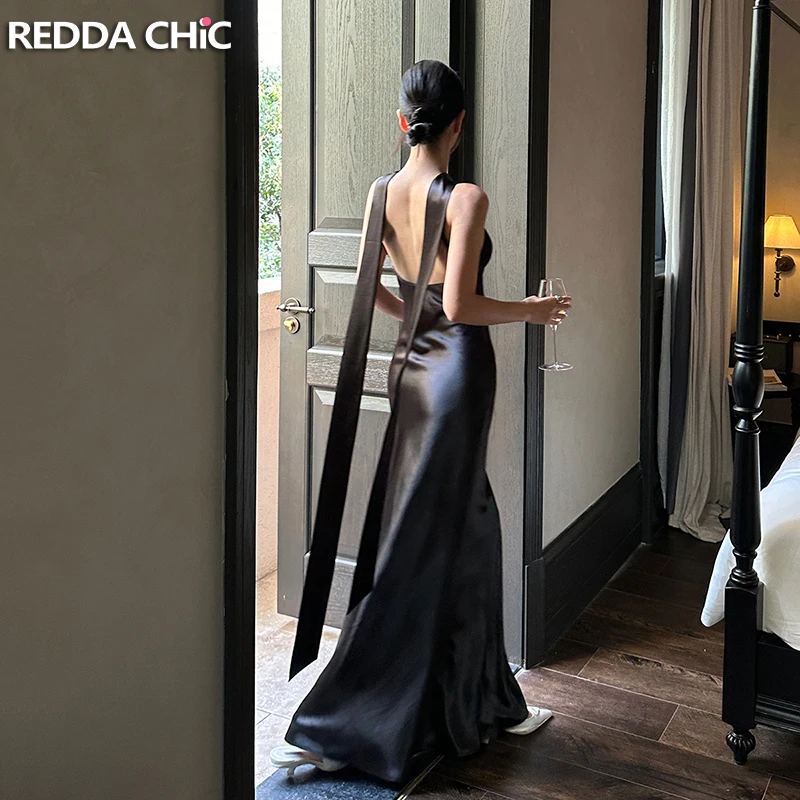 REDDACHiC 스카프 넥 블랙 파티 드레스 여성 새틴 스티치 할로우 홀터 바디콘 이브닝 드레스 칵테일 파티 럭셔리 섹시 의류