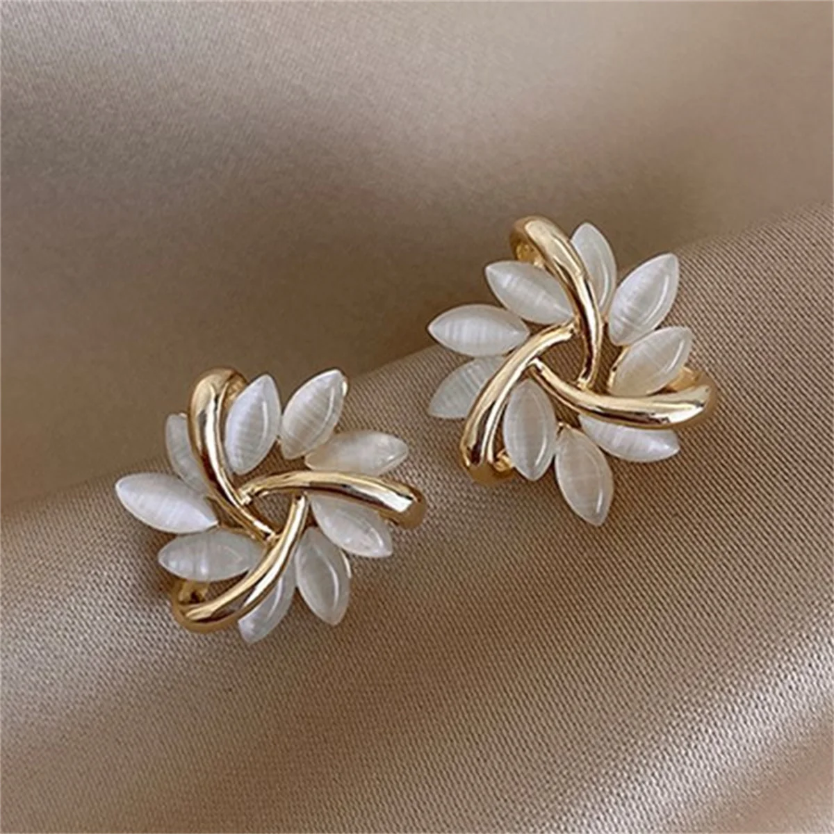 Exquisite Opal Flower Stud Earrings For Women Korean Shiny Crystal Imitation Pearl Floral Leaves Earring Wedding Party Jewelry