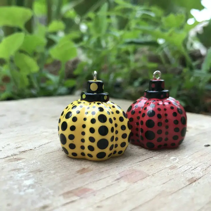 ciondolo-a-forma-di-zucca-con-pois-classici-realizzato-in-resina-dipinto-a-mano-accessorio-per-borsa-portachiavi-accessorio-da-appendere-per-donna