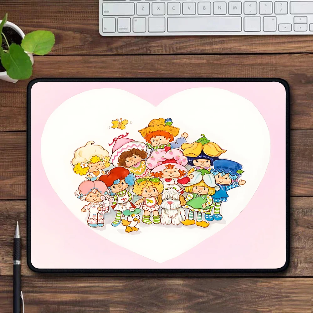 Strawberry-shortcake girl Gaming Mouse Pad XS Small Mousepad For PC Gamer Desktop Decoration Office Mouse Mat Deskmat Rug