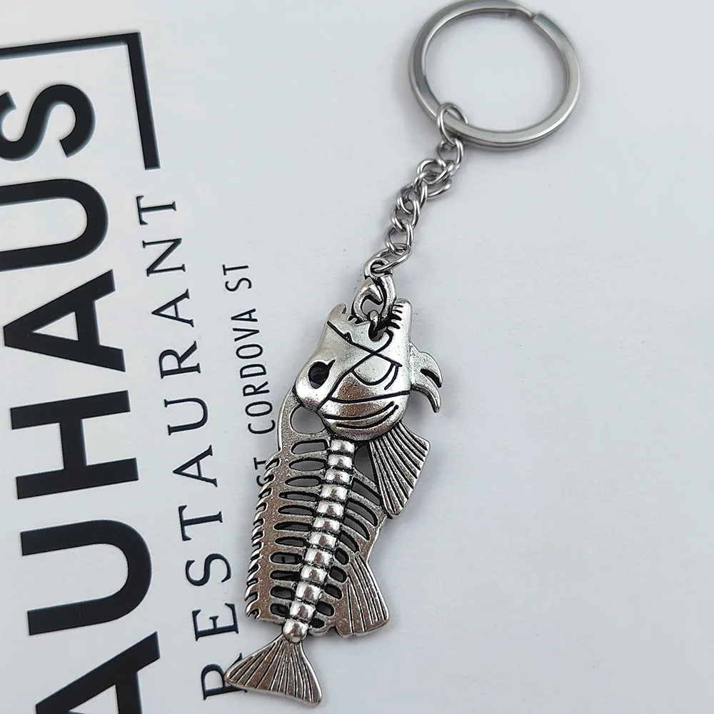 New Women‘s Luxury Alloy Keychain Hollow Out Fishbone Pattern Long Pendant Key Chain for Men Women Car Keyring Gifts Wholesale image 3