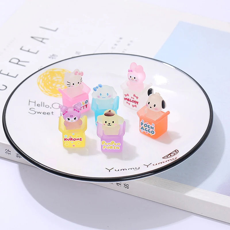 Luminous Gift Box Sanrio Kawaii Ornament Kuromi Pochacco Hello Kitty Mini Pendant Stereoscopic Micro Garden Craft Landscape