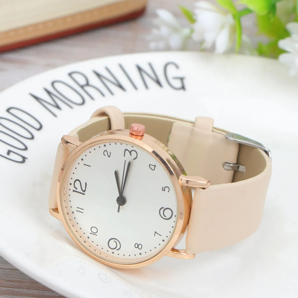 Women Quartz Watch Beige PU Strap Simple Fashion Casual Ladies Watch Comfortable Wear Ideal Gift for Wedding Valentine