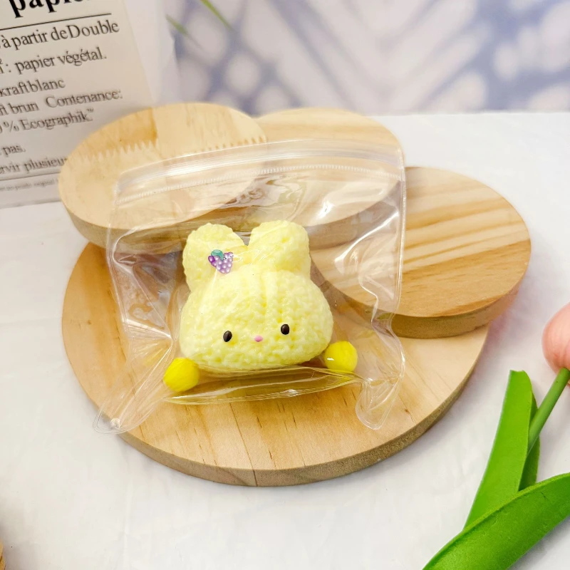 Simpatici giocattoli da spremere con testa di coniglietto Giocattoli antistress e sfiato Giocattoli squishy animali realistici di alta qualità Un regalo per gli amici