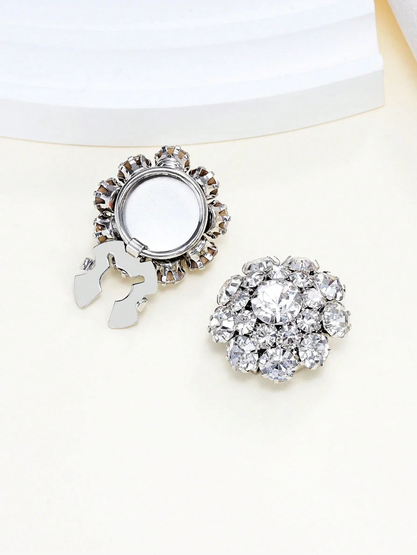 

23-миллиметровые декоративные пуговицы с кристаллами для женщин, съемные пуговицы с клипсами для одежды, костюмов, рубашек и аксессуаров.