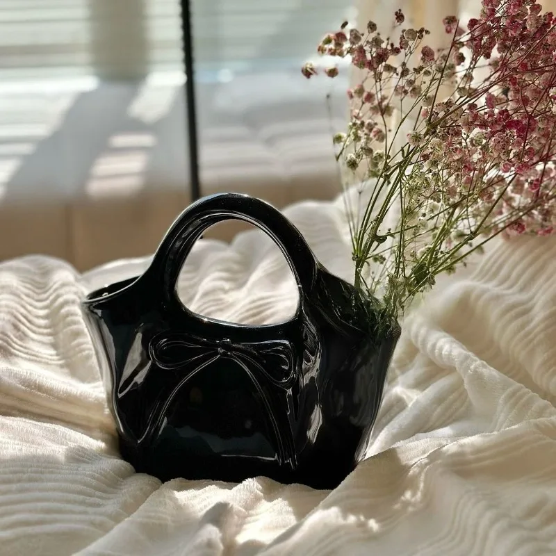 

Cream Wind French Handbag Ceramic Creative Vase Medieval Retro Ins Wind Flower Ornament Advanced Sense Home Decor Vases