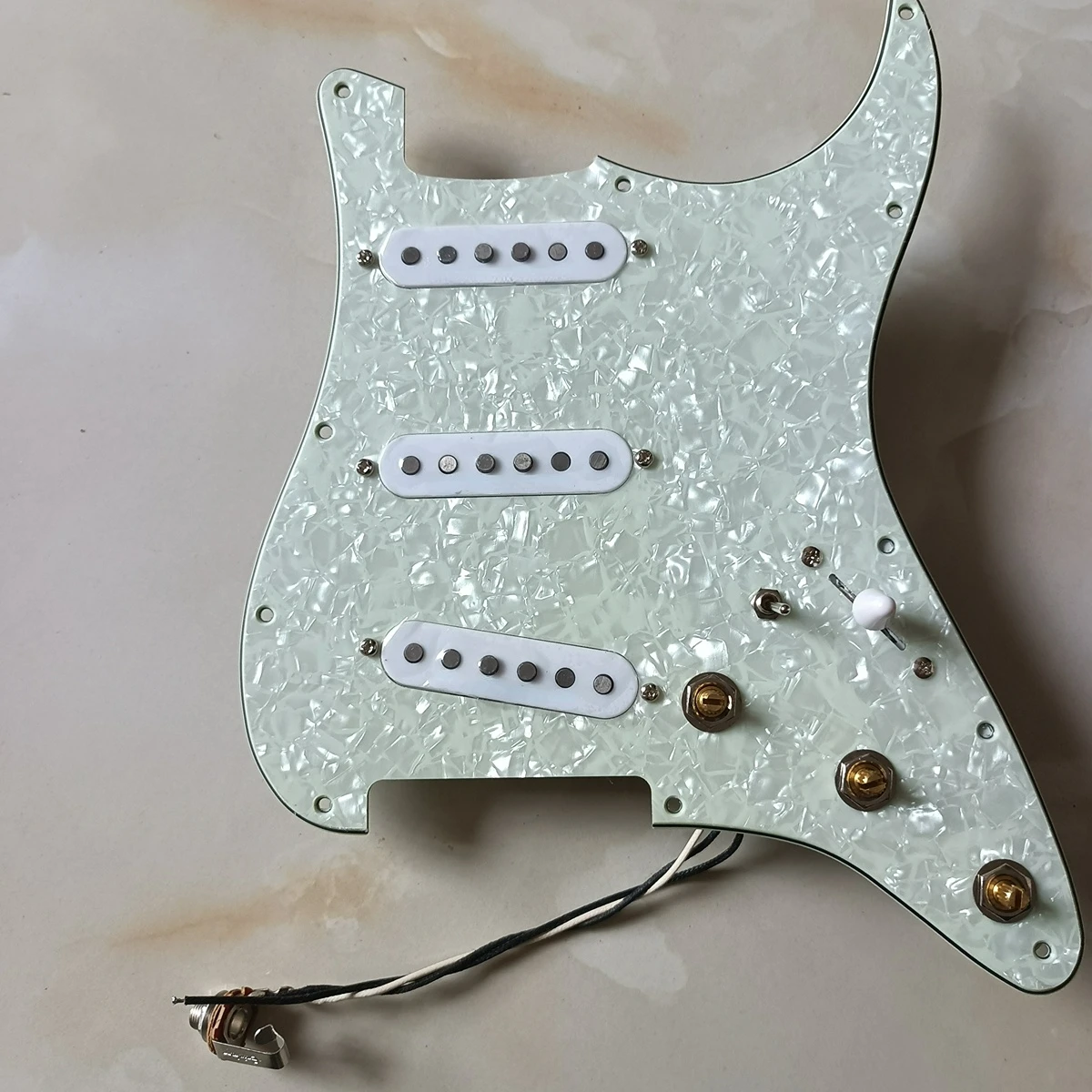 

SSS обновление загруженный ST Pickguard Набор многофункциональный переключатель желтый SSL 1 Alnico 5 пикапов аксессуары для гитары