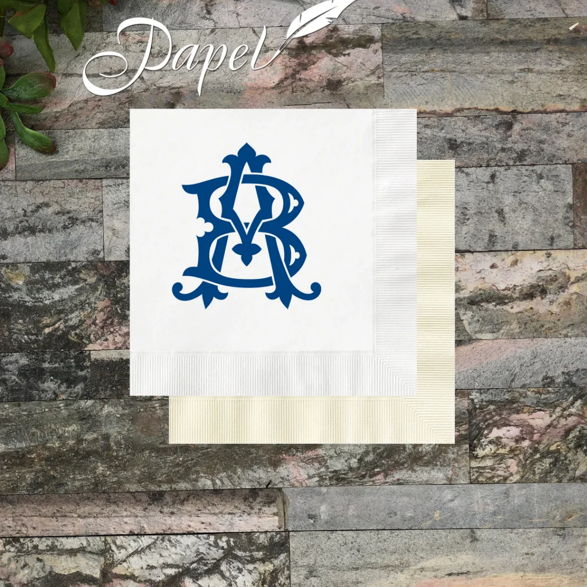 パーソナライズされたモノグラムカクテルナプキン、シックなモノグラム、結婚式のシャワー、新築祝い、インターロックのイニシャル