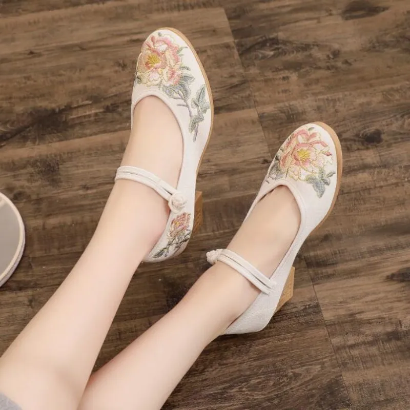 Women Embroidered Mid Heel Mary Jane Shoes Ethnic Style Ankle Strap Dress Pumps for Summer Ladies Elegant Dance Shoe