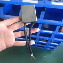 1PC Electric Generators Part Copper Mix Carbon Brush 12.5mm x 25mm x 40mm D104/172/214 J164/201/204 Containing copper