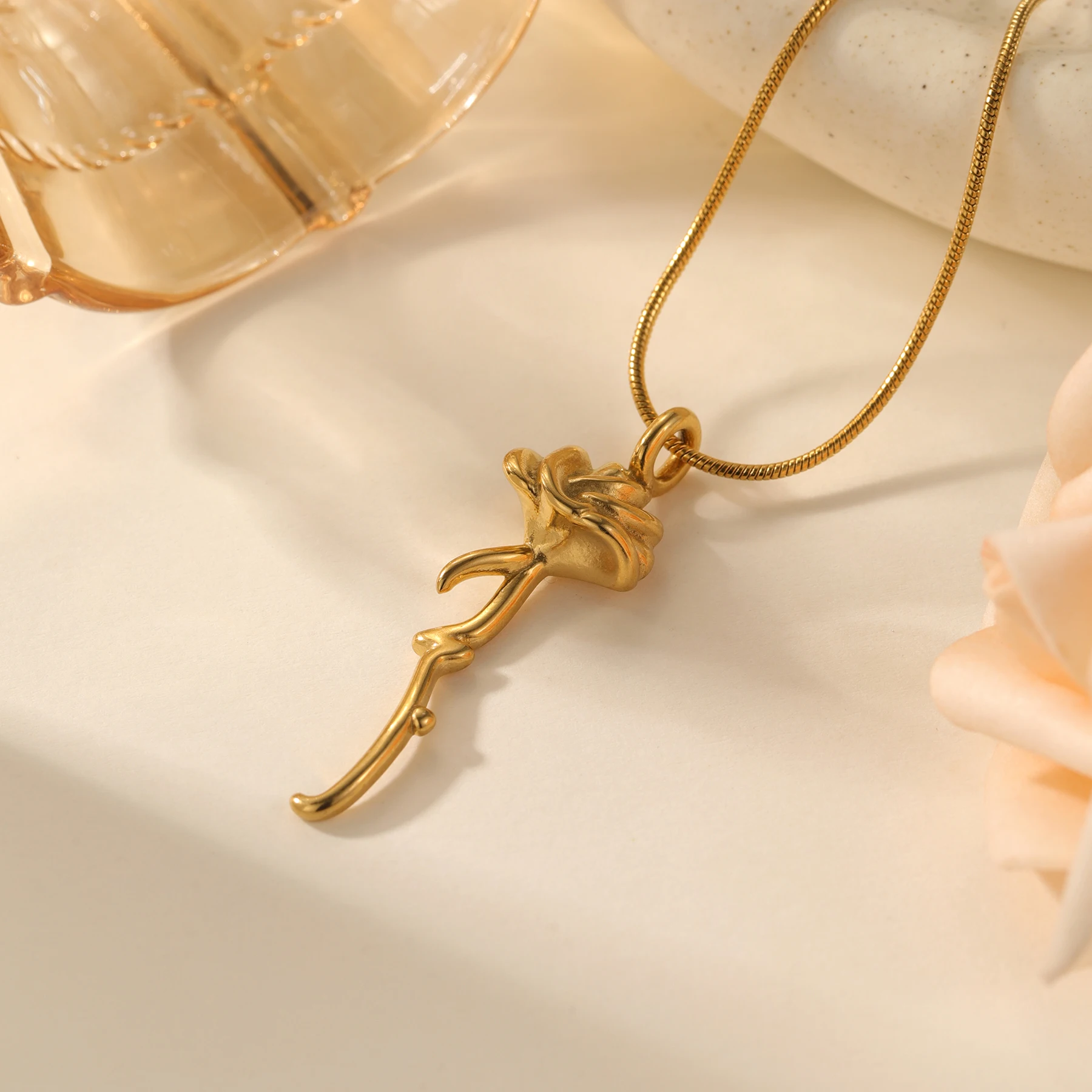 

3D Rose Pendant Necklace Copper 18K Gold Plated Vintage Flower Jewelry Romantic Gift for Her Girlfriend Wife