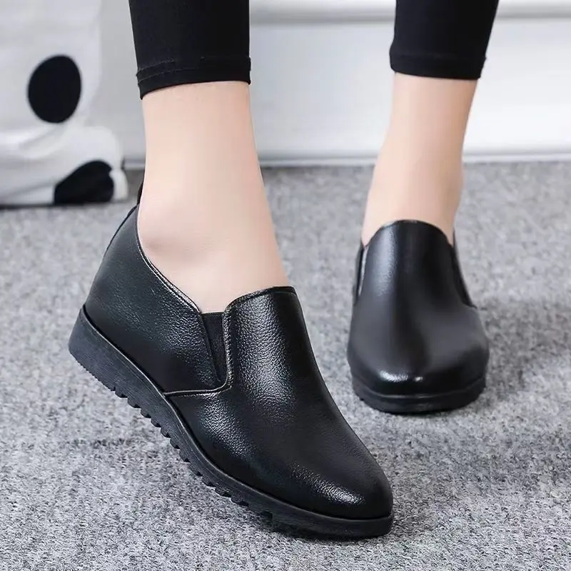 Women's New Shallow Big Size Waterproof Work Shoes Flat Sole Non Slip Round Toe Slip On Rain Shoes Lightweight Commuter Shoes