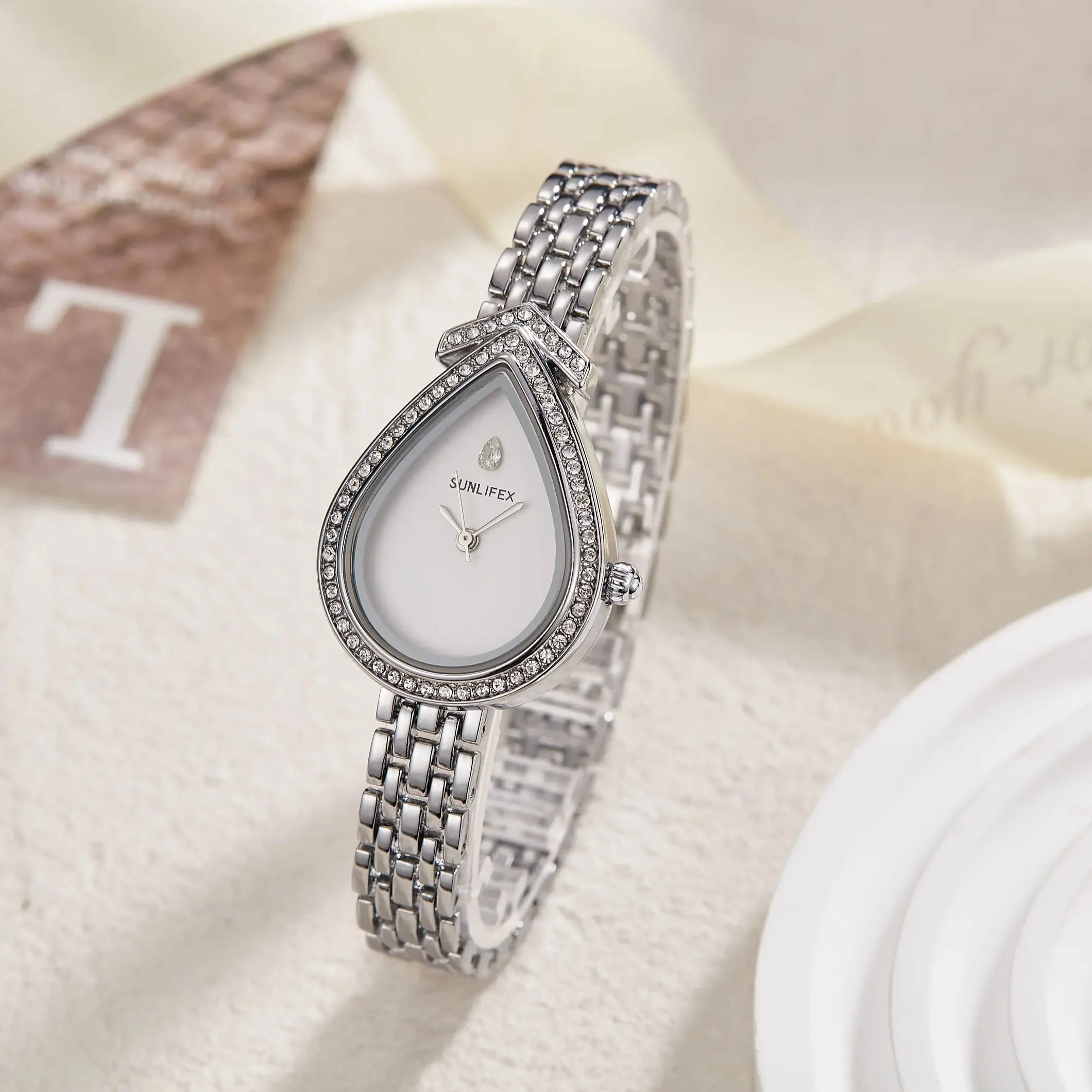 فريدة من نوعها شكل قطرة الماء ووتش الفولاذ المقاوم للصدأ ساعة اليد حزام عارضة السيدات كوارتز ساعة الساعات العصرية