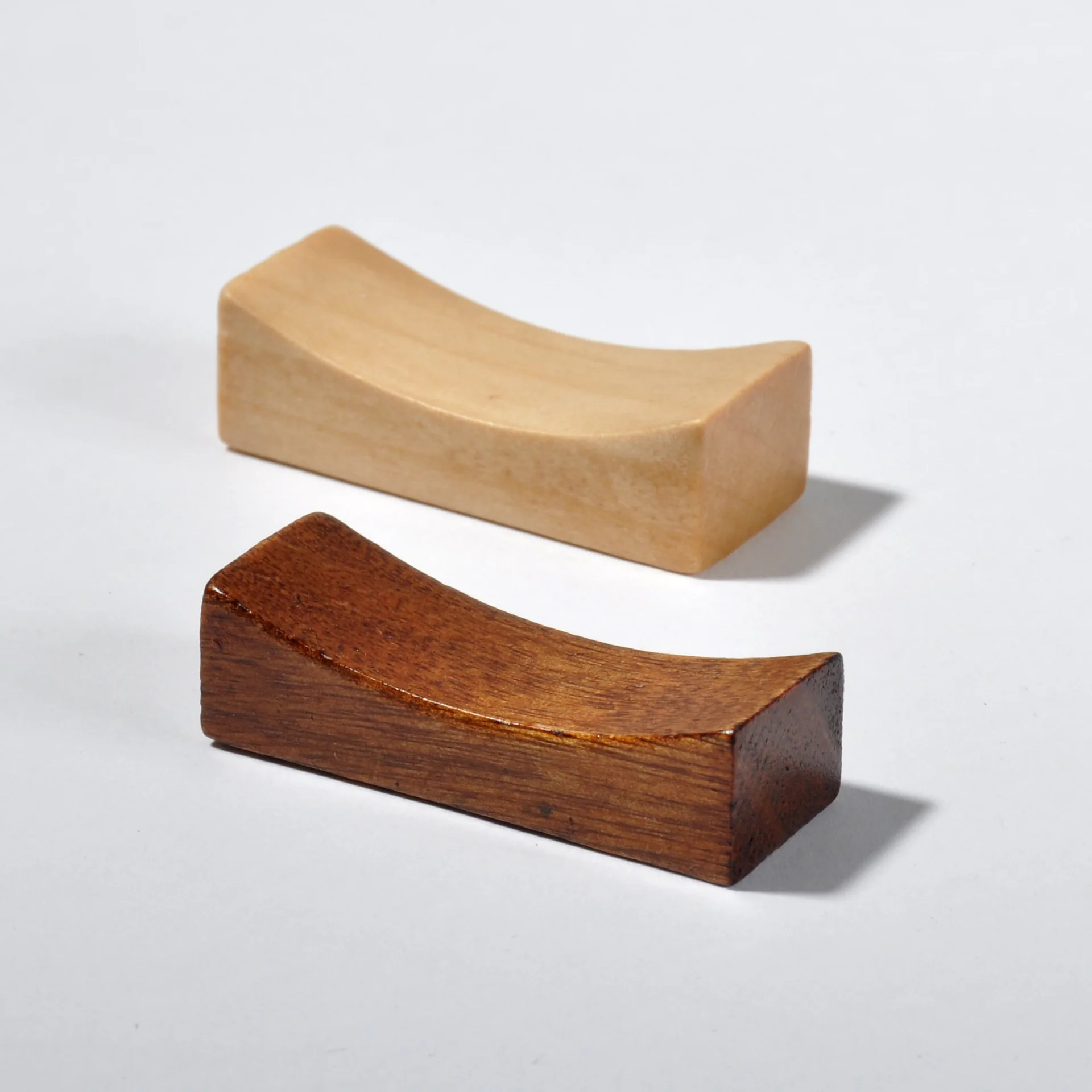Japanese Handmade Wooden Chopstick Rest Crescent Pillow Shape Urushi Lacquer Retro for Home Hotel Asian Tableware