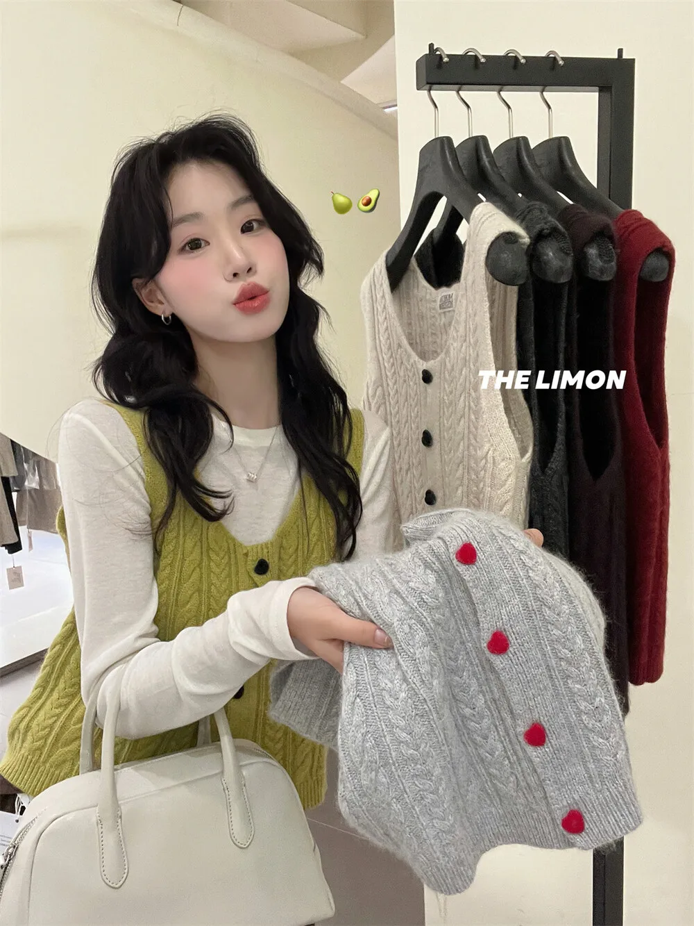 2026 春の新作ニットツイストラブボタンセーターベスト韓国 Sle Aosphere ラウンドネ通勤風レギュラー薄手ピュア...