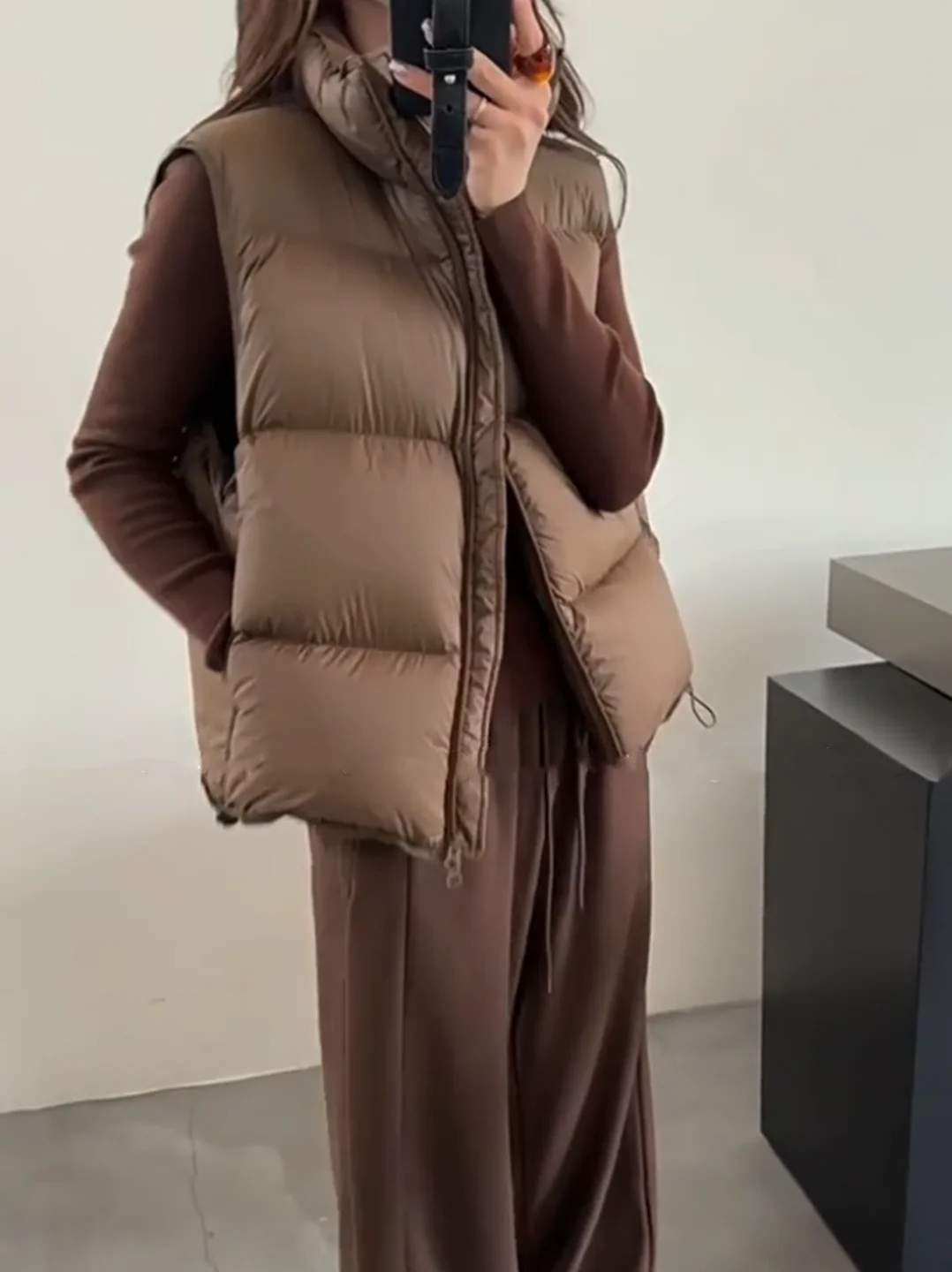 

Элитный пуховый жилет Cloud Doughnut Puff из белого утиного пуха, женский, осенне-зимний, новинка, очень красивый, без рукавов, с подплечниками