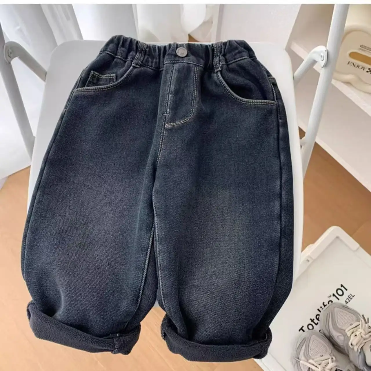 

Boys' Winter One piece Velvet Jeans 2025 New Children's Soft Elastic Pants Thick Pants Kids Warm Trousers 90-150CM