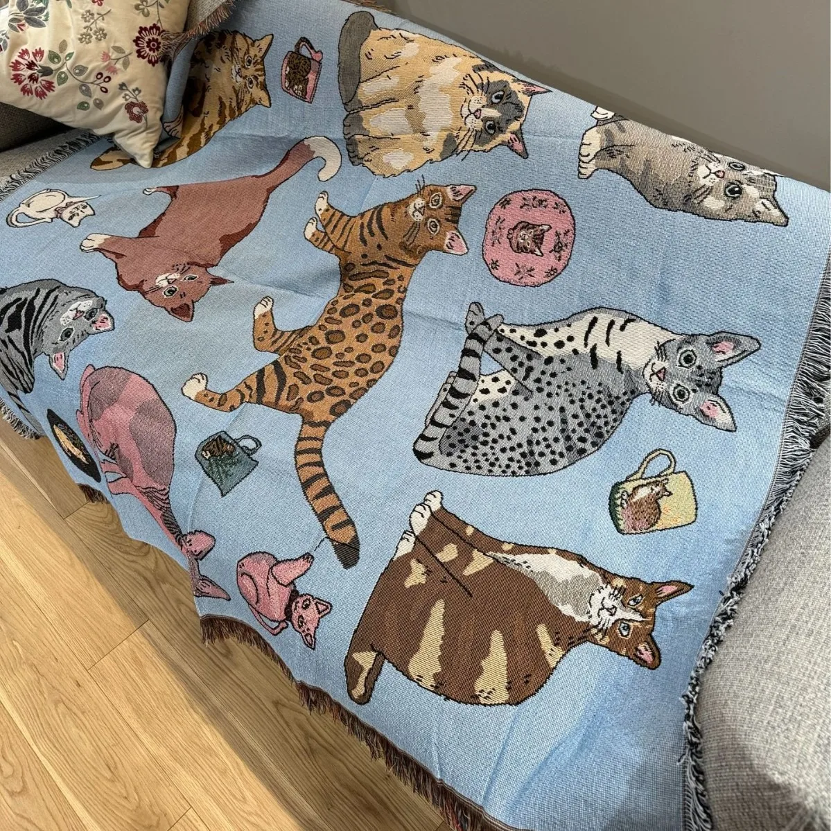 Blue Cat Cute Harajuku Decorative Tapestry Dust Proof TV Sofa Cover Bed Chair Sleeping Blanket Camping Moisture-proof Carpets