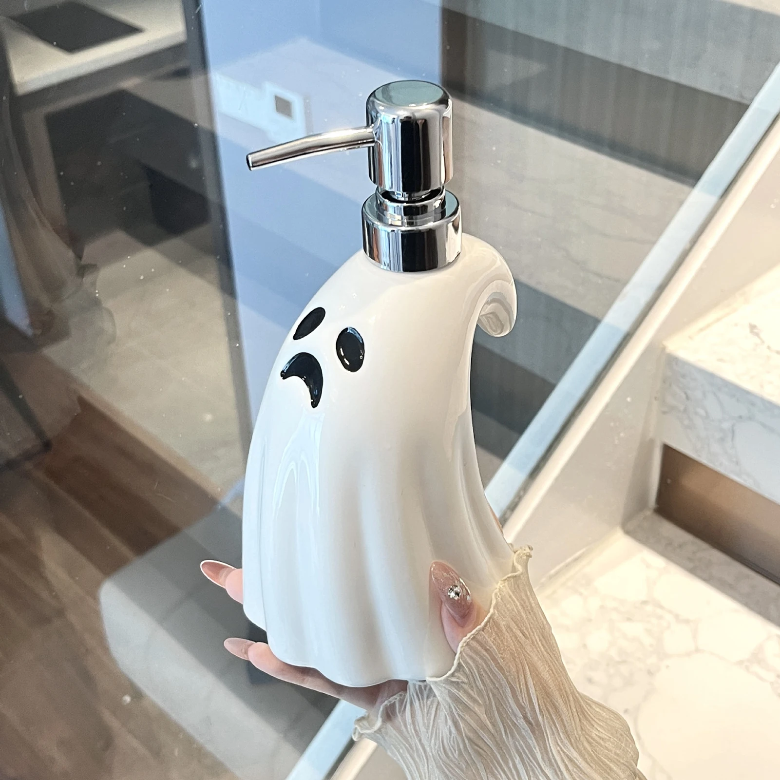 Creative Soap Dispenser Pump Bottle Ghost Shape for Bathroom Kitchen 500ml Large Capacity Cute Liquid Holder Durable Plastic