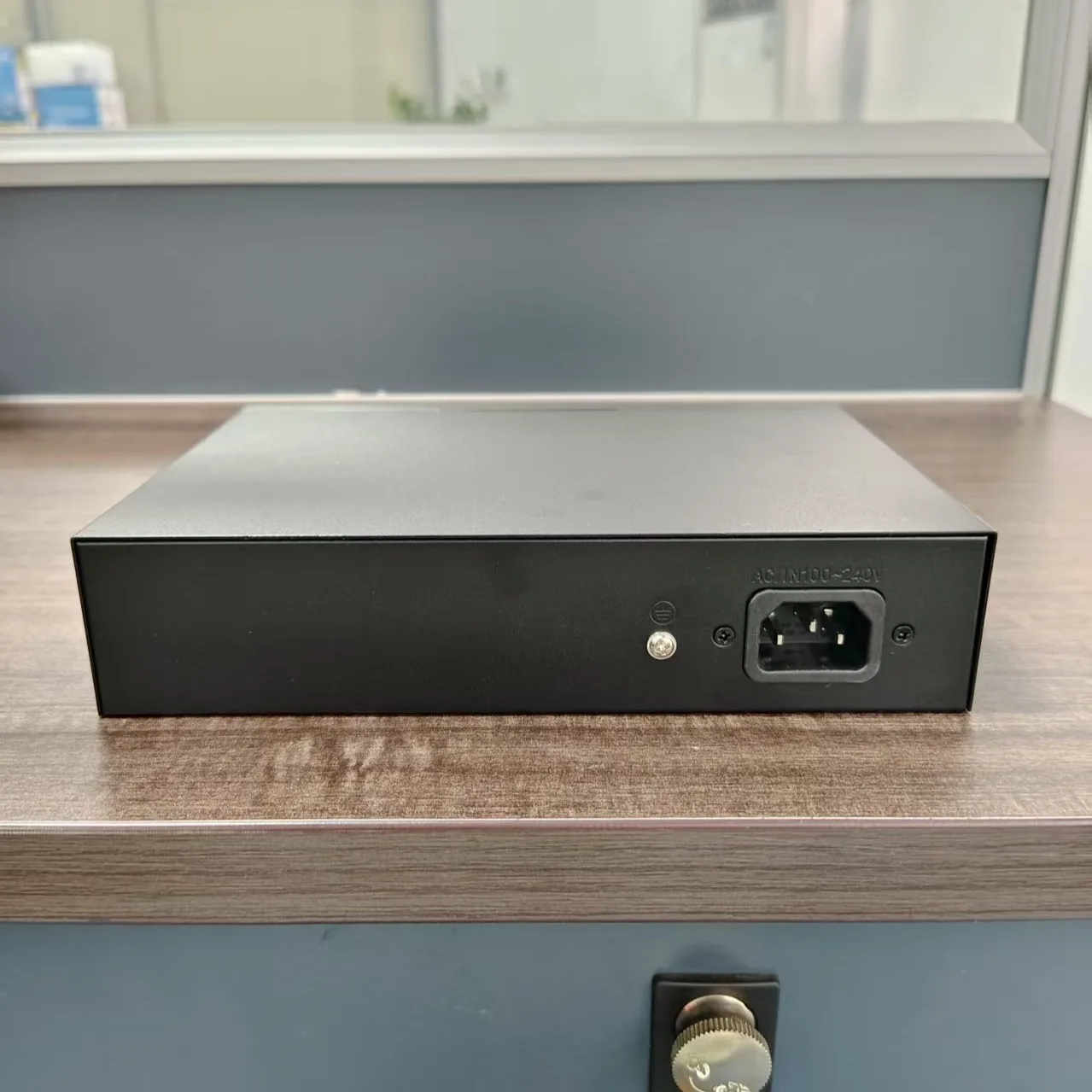Psennikow POE 기가비트 스위치 10 포트 100/1000Mbps IP 카메라용 표준 POE 업링크/SFP가 있는 250m 번개 보호