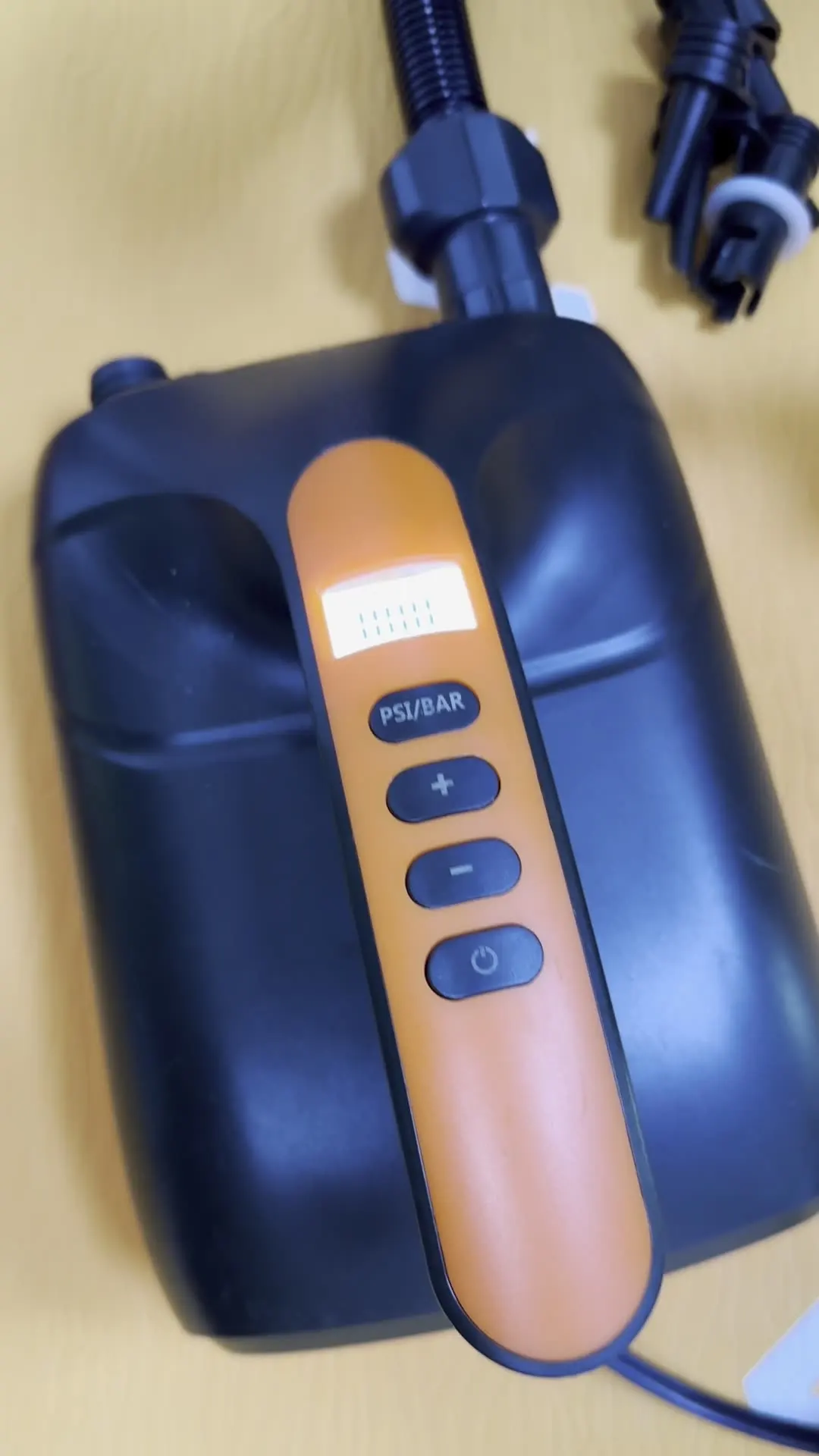 タイヤ、バイク、ボールなど用のポータブルエアコンプレッサー 12V 車用インフレータブルポンプ